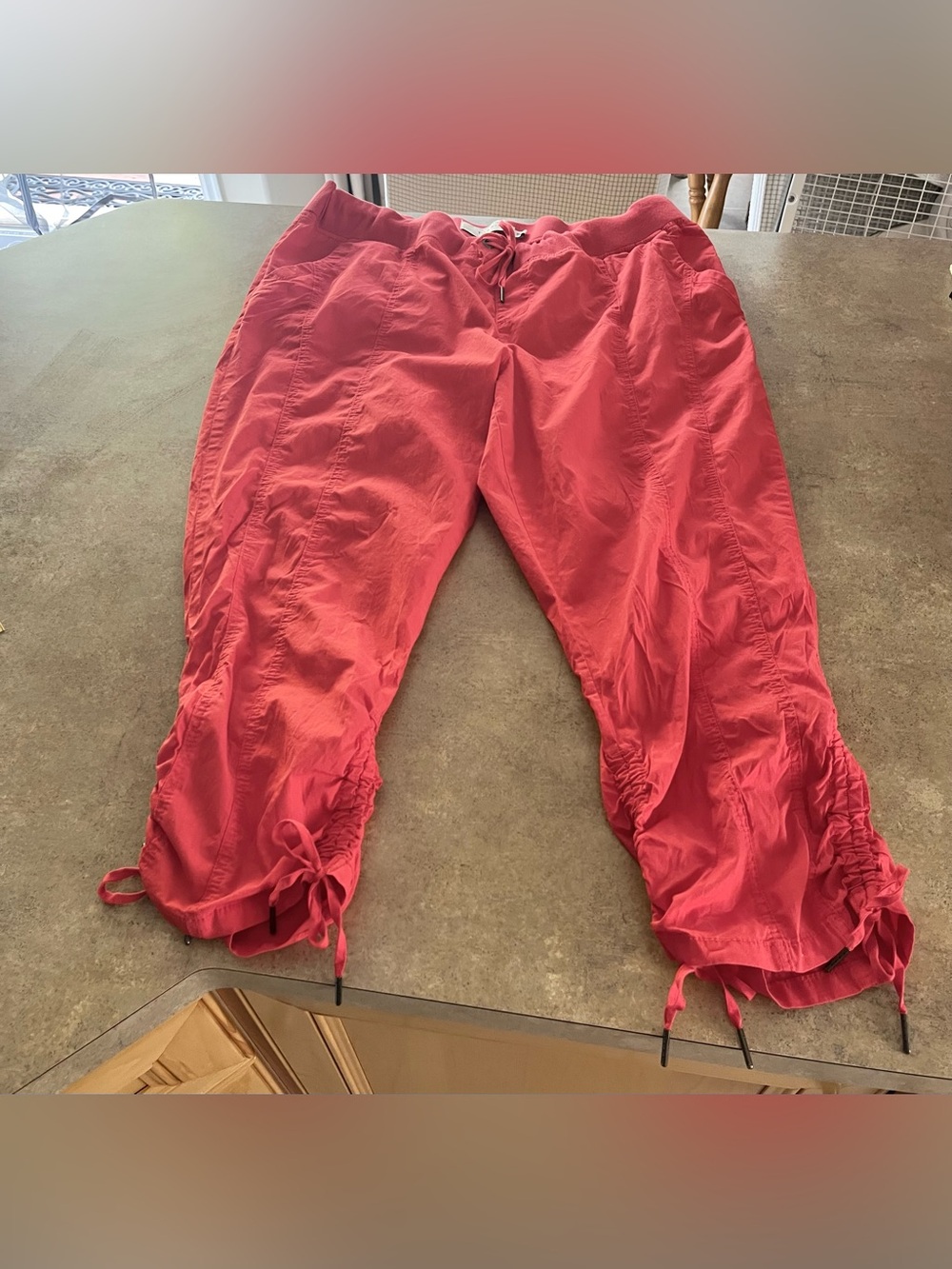 Torrid Red Capri Drawstring Cargo Pants - Size 18 - Cinched Bottoms - Pockets